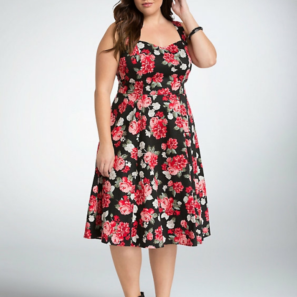 FLORAL CUTOUT SWING DRESS